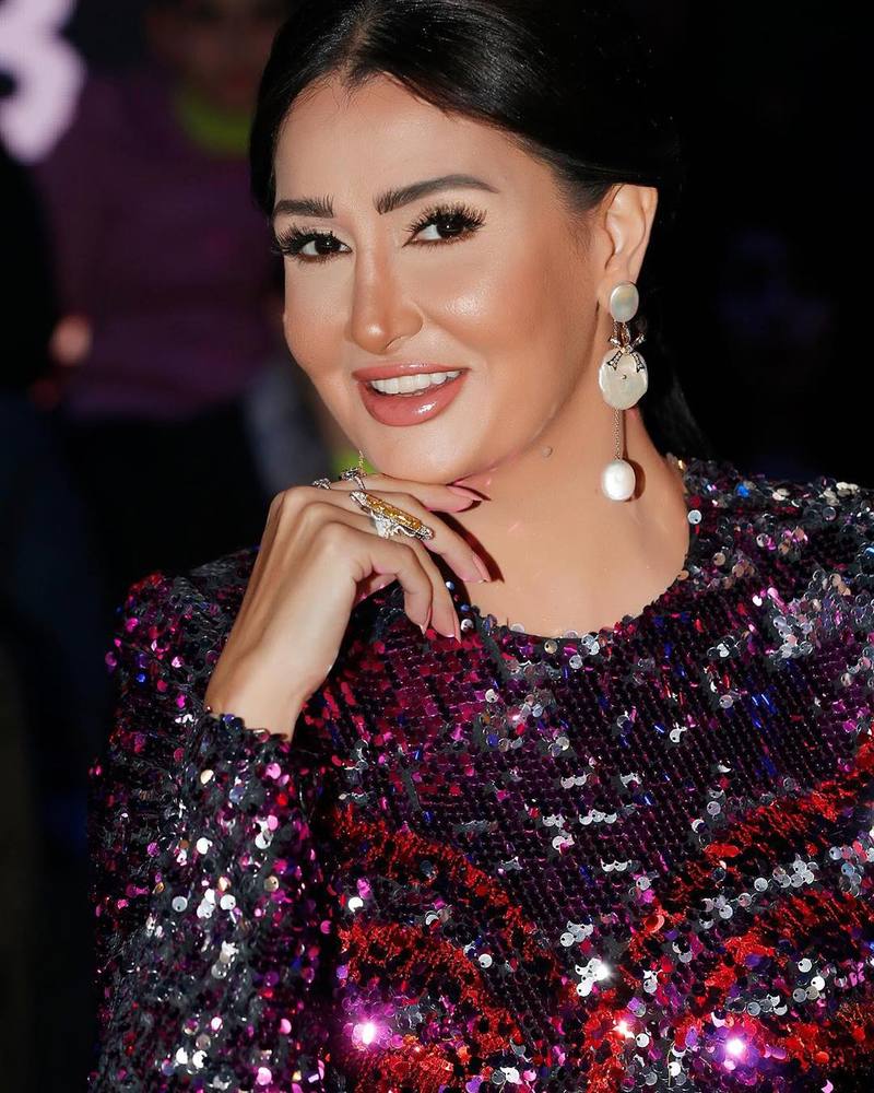 صور غادة عبد الرازق تسافر بإطلالة كارثية للغاية!